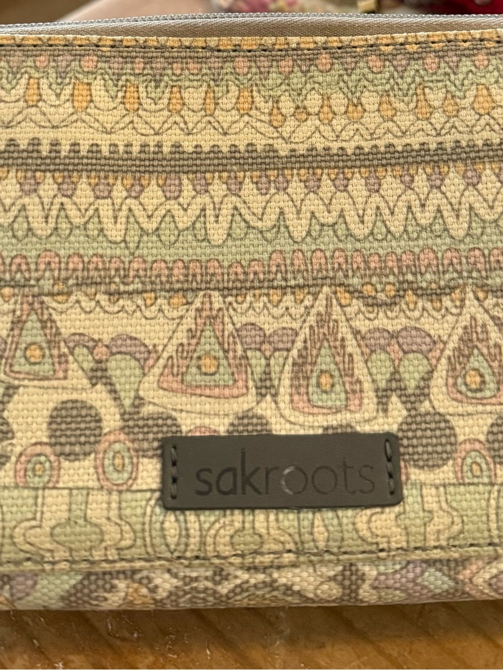 Sakroots zip around wallet crossbody EUC
